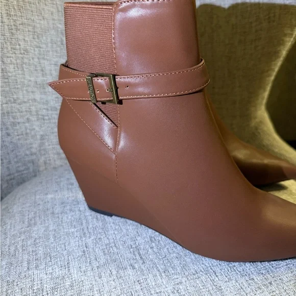 NWT Kenneth Cole Reaction Women’s Emmie Brown Wedge Boot Size 9 - Picture 5 of 13